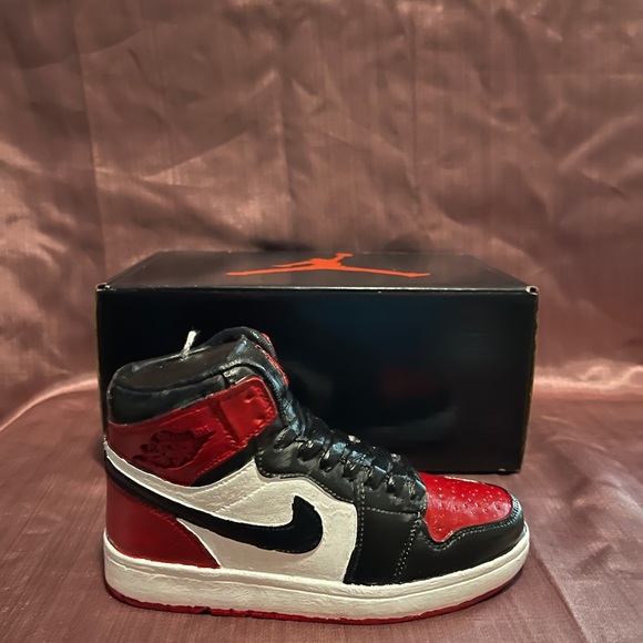 New AIR JORDAN 1 RETRO BRED TOE CANDLE - Picture 3 of 4
